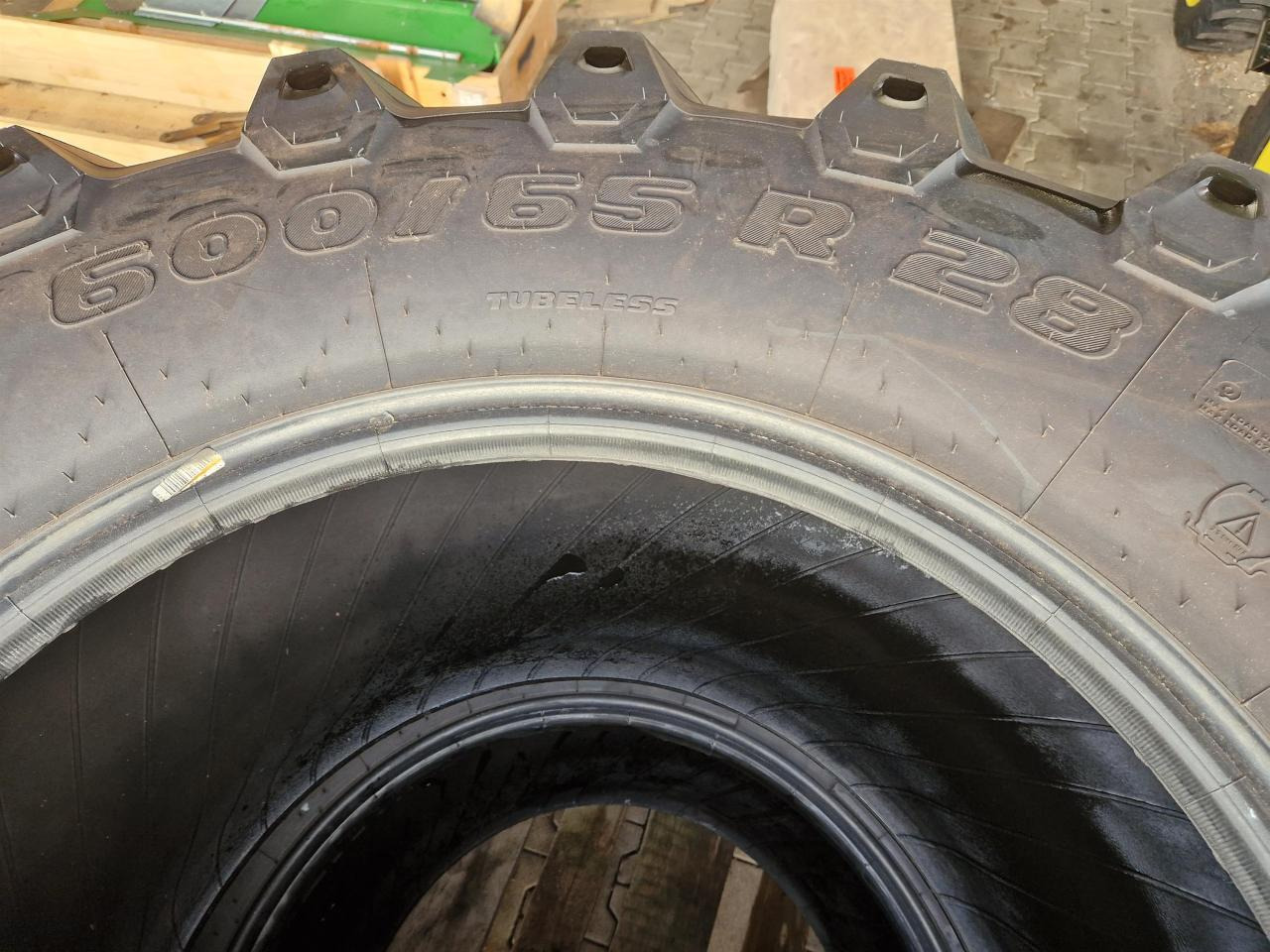 Trelleborg 600/65R28 - Neumático para Maquinaria agrícola: foto 2 Trelleborg 600/65R28 - Neumático para Maquinaria agrícola: foto 2