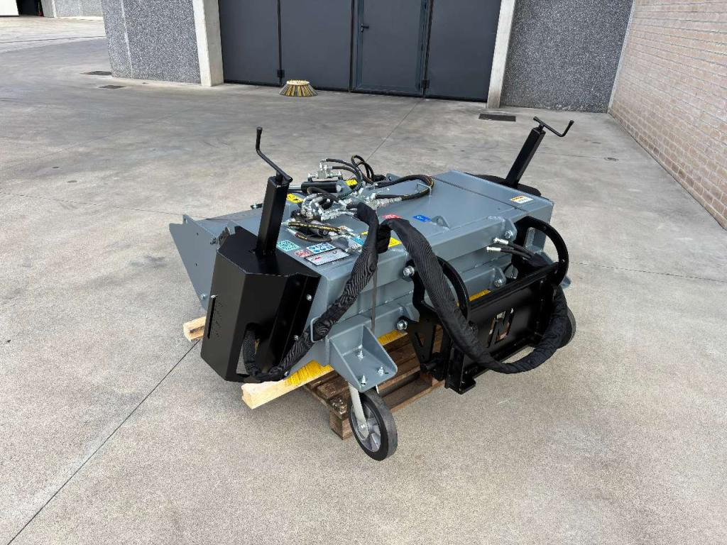 CM Crusher CSI 125 Sweeping Bucket - Barredora cucharón para Minicargadora: foto 3 CM Crusher CSI 125 Sweeping Bucket - Barredora cucharón para Minicargadora: foto 3