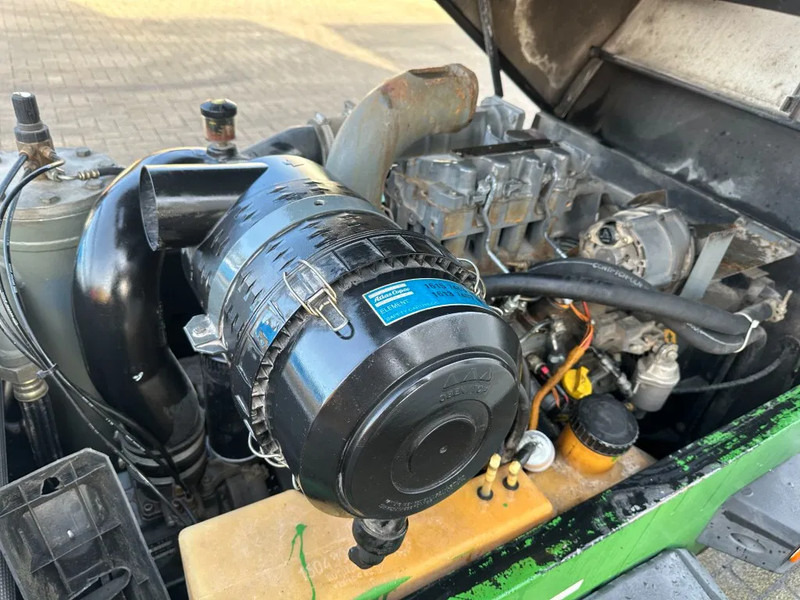 Atlas-Copco XAS 57 DD Deutz 3 m3 / min 23 kW 7 Bar Mobiele Diesel Compressor op aanhanger - Compresor de aire: foto 4 Atlas-Copco XAS 57 DD Deutz 3 m3 / min 23 kW 7 Bar Mobiele Diesel Compressor op aanhanger - Compresor de aire: foto 4