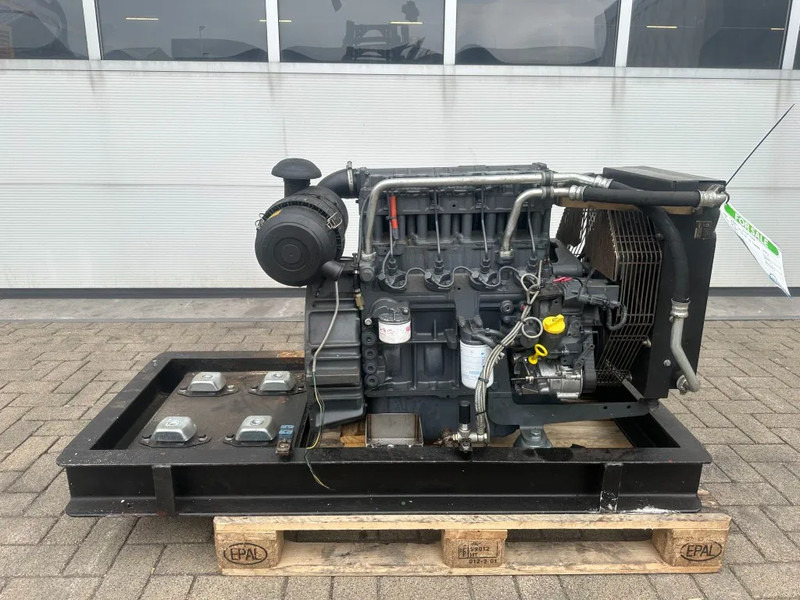 Deutz F4M 2011 Diesel motor 30 kW 39 PK bij 1500 rpm as New ! - Motor para Equipo de manutención: foto 1 Deutz F4M 2011 Diesel motor 30 kW 39 PK bij 1500 rpm as New ! - Motor para Equipo de manutención: foto 1