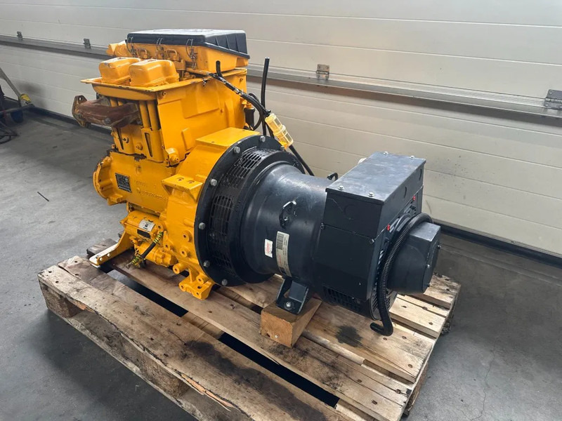 Hatz 2M41 Stamford 17.5 kVA generatorset - Generador industriale: foto 2 Hatz 2M41 Stamford 17.5 kVA generatorset - Generador industriale: foto 2