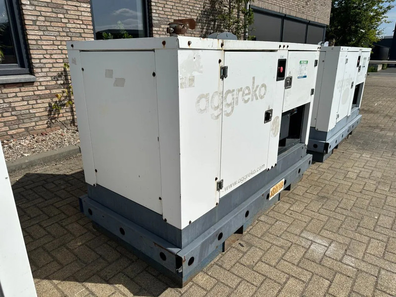 Iveco FPT F32 AM1A Leroy Somer 32 kVA Silent generatorset 129 hours ! - Generador industriale: foto 4 Iveco FPT F32 AM1A Leroy Somer 32 kVA Silent generatorset 129 hours ! - Generador industriale: foto 4