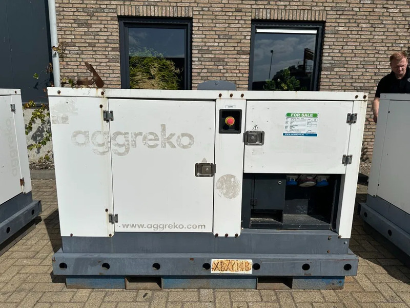 Iveco FPT F32 AM1A Leroy Somer 32 kVA Silent generatorset 129 hours ! - Generador industriale: foto 1 Iveco FPT F32 AM1A Leroy Somer 32 kVA Silent generatorset 129 hours ! - Generador industriale: foto 1