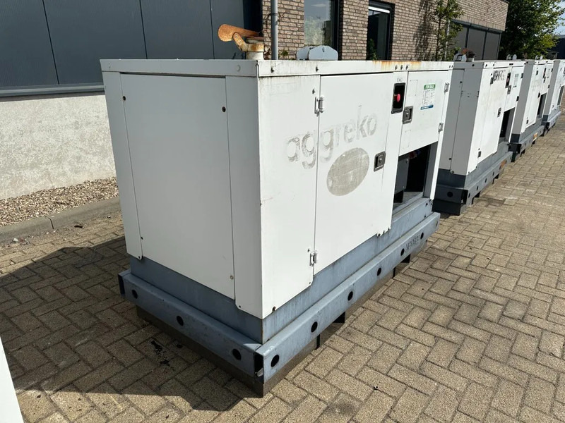 Iveco FPT F32 AM1A Leroy Somer 32 kVA Silent generatorset 216 hours ! - Generador industriale: foto 4 Iveco FPT F32 AM1A Leroy Somer 32 kVA Silent generatorset 216 hours ! - Generador industriale: foto 4