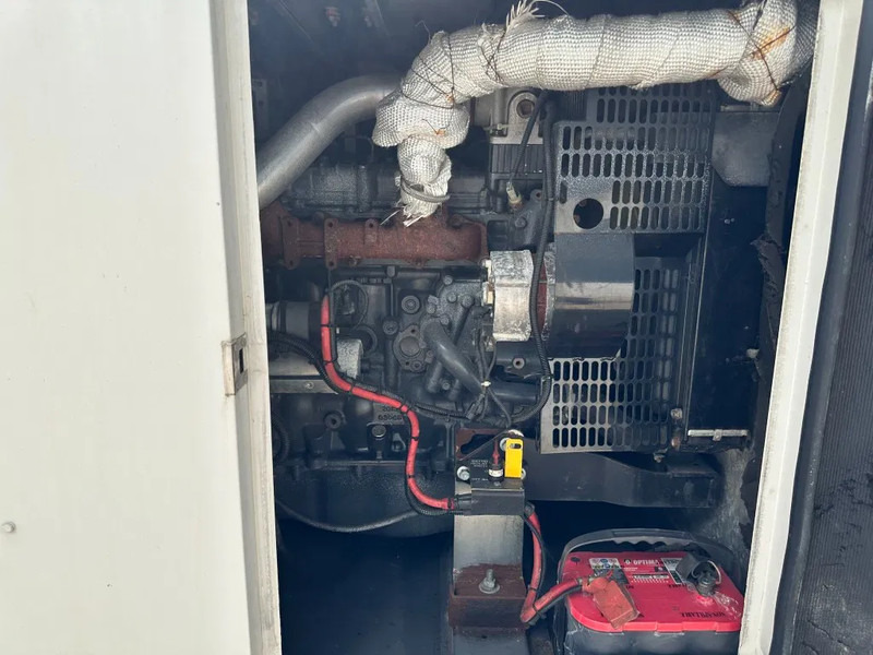 Iveco FPT F32 AM1A Leroy Somer 32 kVA Silent generatorset 216 hours ! - Generador industriale: foto 3 Iveco FPT F32 AM1A Leroy Somer 32 kVA Silent generatorset 216 hours ! - Generador industriale: foto 3