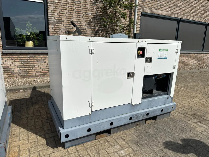 Iveco FPT F32 AM1A Leroy Somer 32 kVA Silent generatorset 239 hours ! - Generador industriale: foto 4 Iveco FPT F32 AM1A Leroy Somer 32 kVA Silent generatorset 239 hours ! - Generador industriale: foto 4
