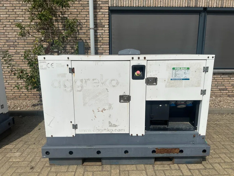 Iveco FPT F32 AM1A Leroy Somer 32 kVA Silent generatorset 251 hours ! - Generador industriale: foto 1 Iveco FPT F32 AM1A Leroy Somer 32 kVA Silent generatorset 251 hours ! - Generador industriale: foto 1