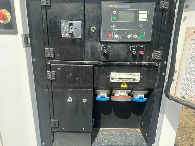 Iveco FPT F32 AM1A Leroy Somer 32 kVA Silent generatorset 368 hours ! - Generador industriale: foto 3 Iveco FPT F32 AM1A Leroy Somer 32 kVA Silent generatorset 368 hours ! - Generador industriale: foto 3