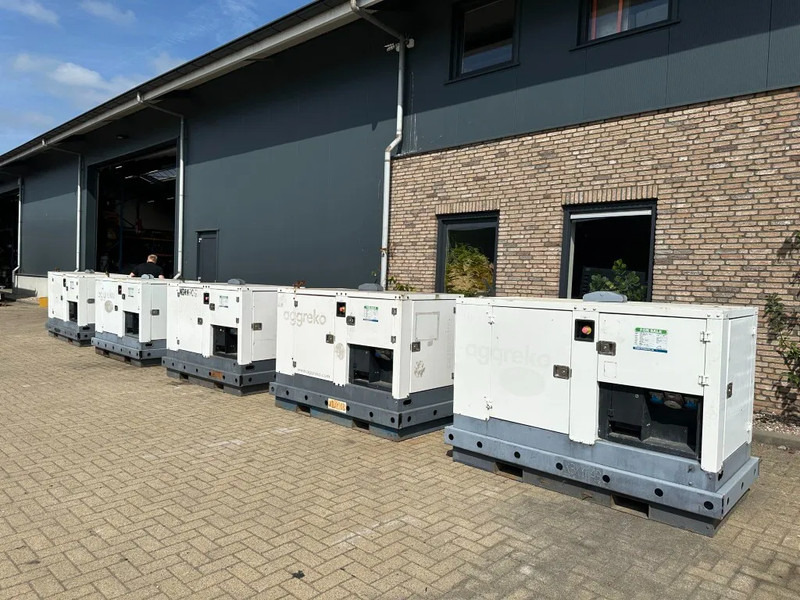 Iveco FPT F32 AM1A Leroy Somer 32 kVA Silent generatorset 39 hours ! - Generador industriale: foto 5 Iveco FPT F32 AM1A Leroy Somer 32 kVA Silent generatorset 39 hours ! - Generador industriale: foto 5