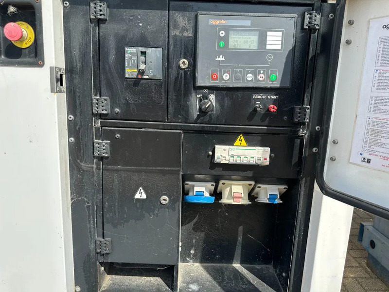 Iveco FPT F32 AM1A Leroy Somer 32 kVA Silent generatorset 39 hours ! - Generador industriale: foto 2 Iveco FPT F32 AM1A Leroy Somer 32 kVA Silent generatorset 39 hours ! - Generador industriale: foto 2