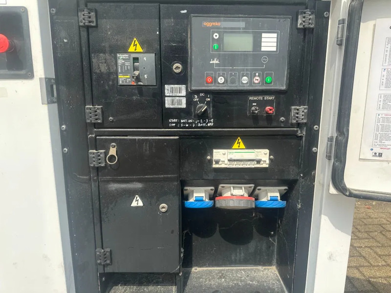 Iveco FPT F32 AM1A Leroy Somer 32 kVA Silent generatorset .... hours ! - Generador industriale: foto 3 Iveco FPT F32 AM1A Leroy Somer 32 kVA Silent generatorset .... hours ! - Generador industriale: foto 3