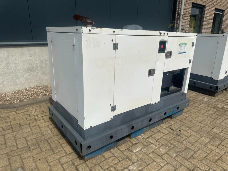 Iveco FPT F32 AM1A Leroy Somer 32 kVA Silent generatorset .... hours ! - Generador industriale: foto 1 Iveco FPT F32 AM1A Leroy Somer 32 kVA Silent generatorset .... hours ! - Generador industriale: foto 1