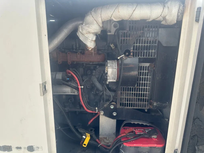 Iveco FPT F32 AM1A Leroy Somer 32 kVA Silent generatorset .... hours ! - Generador industriale: foto 5 Iveco FPT F32 AM1A Leroy Somer 32 kVA Silent generatorset .... hours ! - Generador industriale: foto 5