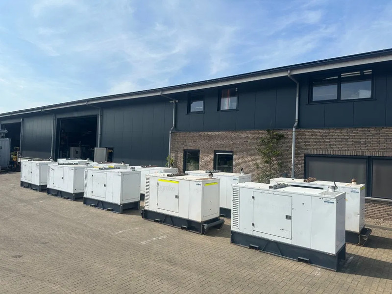 Iveco FPT NEF45 SM1A.A004 Stamford 60 kVA Silent Renrtal generatorset - Generador industriale: foto 2 Iveco FPT NEF45 SM1A.A004 Stamford 60 kVA Silent Renrtal generatorset - Generador industriale: foto 2