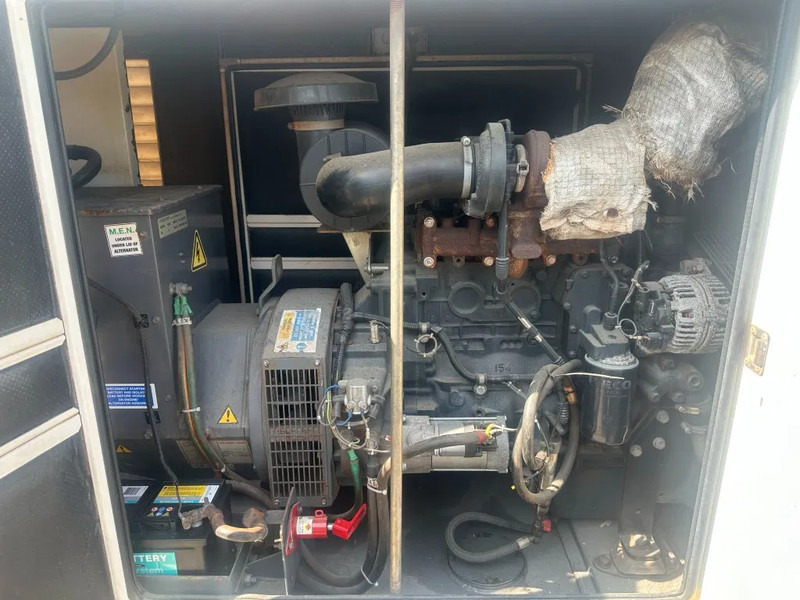 Iveco FPT NEF45 SM1A.A004 Stamford 60 kVA Silent Renrtal generatorset - Generador industriale: foto 3 Iveco FPT NEF45 SM1A.A004 Stamford 60 kVA Silent Renrtal generatorset - Generador industriale: foto 3