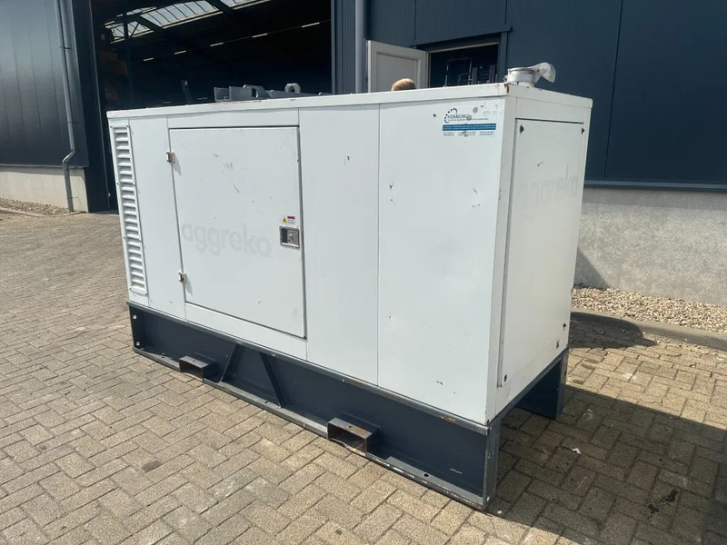 Iveco FPT NEF45 SM1A.A004 Stamford 60 kVA Silent Rental generatorset - Generador industriale: foto 5 Iveco FPT NEF45 SM1A.A004 Stamford 60 kVA Silent Rental generatorset - Generador industriale: foto 5