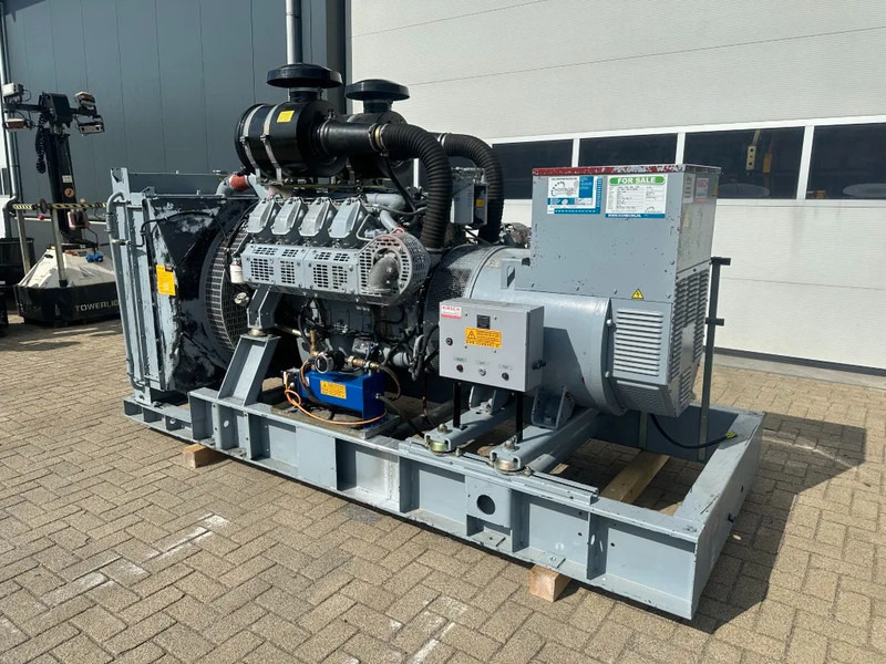 Iveco GE 8281 SRI27 00A71 Mecc Alte Spa 450 kVA generatorset ex Emergency 160 hours - Generador industriale: foto 2 Iveco GE 8281 SRI27 00A71 Mecc Alte Spa 450 kVA generatorset ex Emergency 160 hours - Generador industriale: foto 2