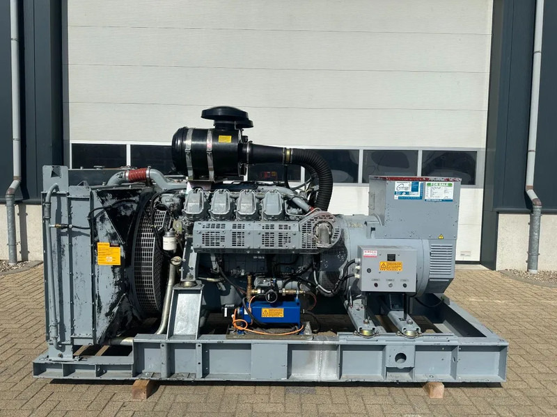 Iveco GE 8281 SRI27 00A71 Mecc Alte Spa 450 kVA generatorset ex Emergency 160 hours - Generador industriale: foto 1 Iveco GE 8281 SRI27 00A71 Mecc Alte Spa 450 kVA generatorset ex Emergency 160 hours - Generador industriale: foto 1