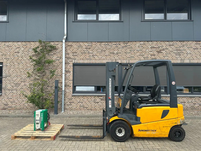 Jungheinrich EFG 425 k-470DZ/SP 2.5 ton Triplex Freelift Sideshift Elektra Heftruck Accu 2016 - Carretilla elevadora eléctrica: foto 1 Jungheinrich EFG 425 k-470DZ/SP 2.5 ton Triplex Freelift Sideshift Elektra Heftruck Accu 2016 - Carretilla elevadora eléctrica: foto 1