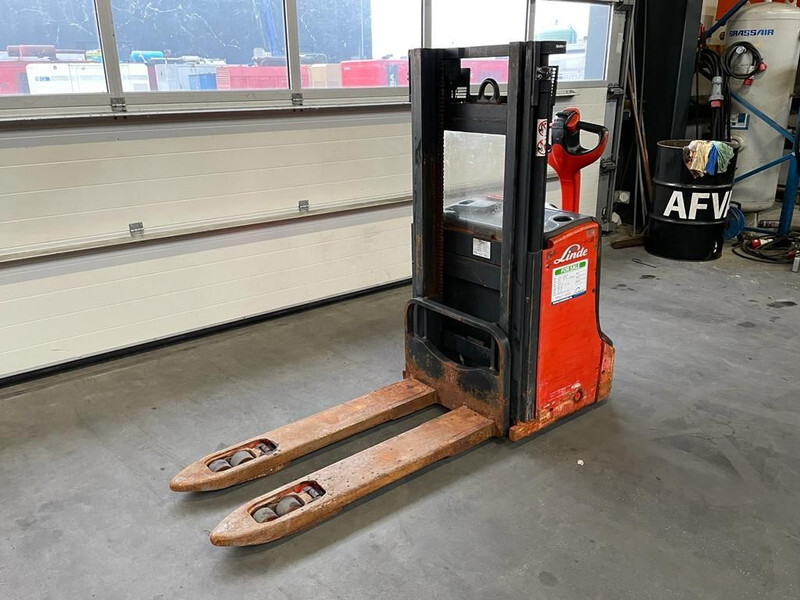 Apilador Linde D08 Stapelaar 1.8 ton 210 cm Hefhoogte Stapelaar: foto 17 Apilador Linde D08 Stapelaar 1.8 ton 210 cm Hefhoogte Stapelaar: foto 17