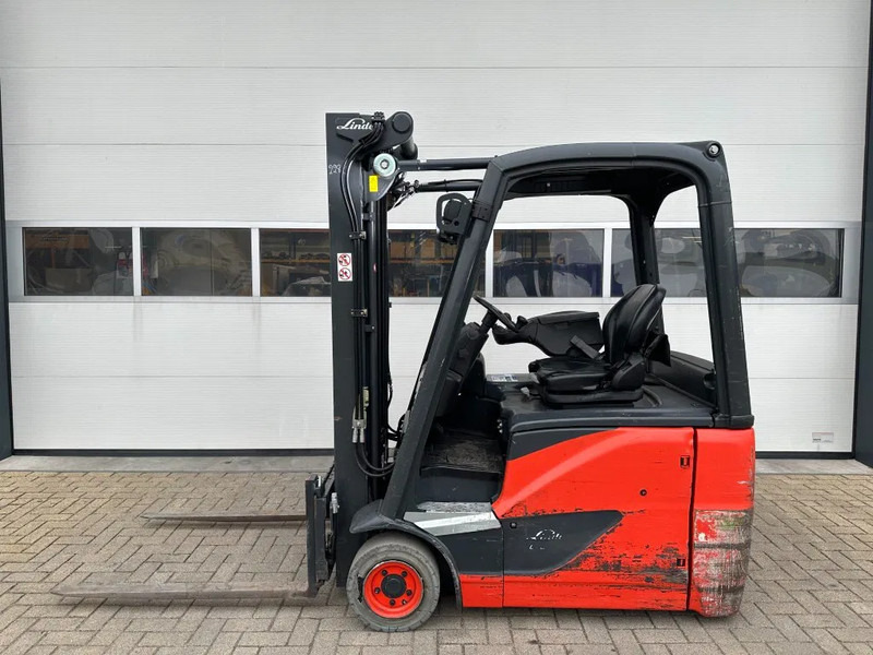 Linde E16H-02 1.6 ton Triplex Freelift Sideshift Elektra Heftruck 2016 - Carretilla elevadora eléctrica: foto 1 Linde E16H-02 1.6 ton Triplex Freelift Sideshift Elektra Heftruck 2016 - Carretilla elevadora eléctrica: foto 1