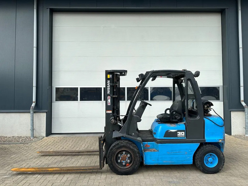 Nissan UGD02A30P0 3 ton Triplex Freelift LPG Heftruck - Carretilla elevadora de gas: foto 1 Nissan UGD02A30P0 3 ton Triplex Freelift LPG Heftruck - Carretilla elevadora de gas: foto 1