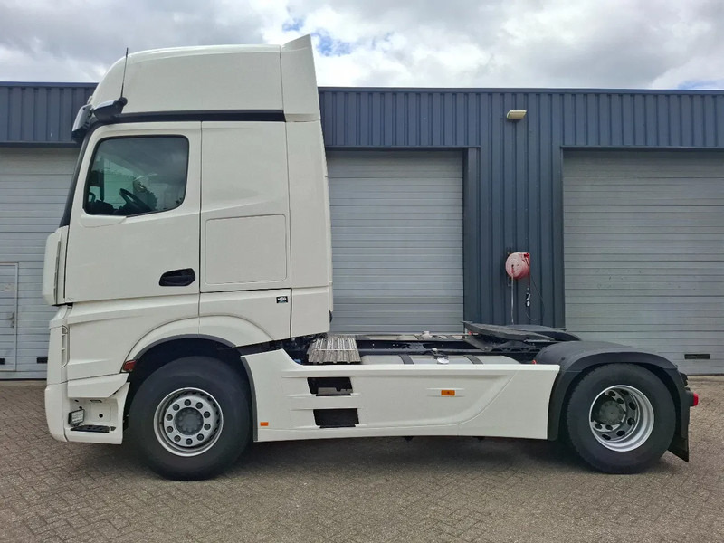 Mercedes-Benz Actros 1845 GIGASPACE more pcs in stock - Cabeza tractora: foto 4 Mercedes-Benz Actros 1845 GIGASPACE more pcs in stock - Cabeza tractora: foto 4