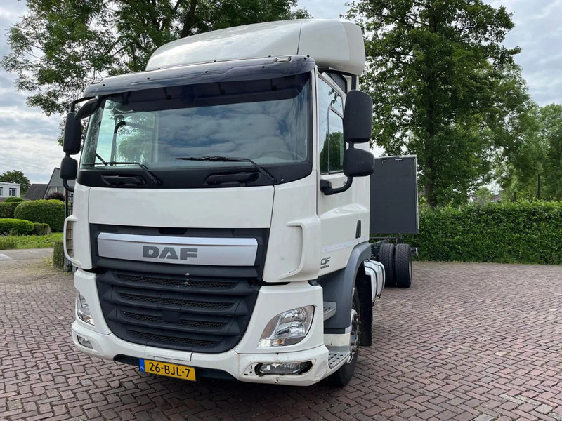 DAF CF 260 CF 260 FA CHASSIS CABINE EURO 6 - Camión chasis: foto 4 DAF CF 260 CF 260 FA CHASSIS CABINE EURO 6 - Camión chasis: foto 4