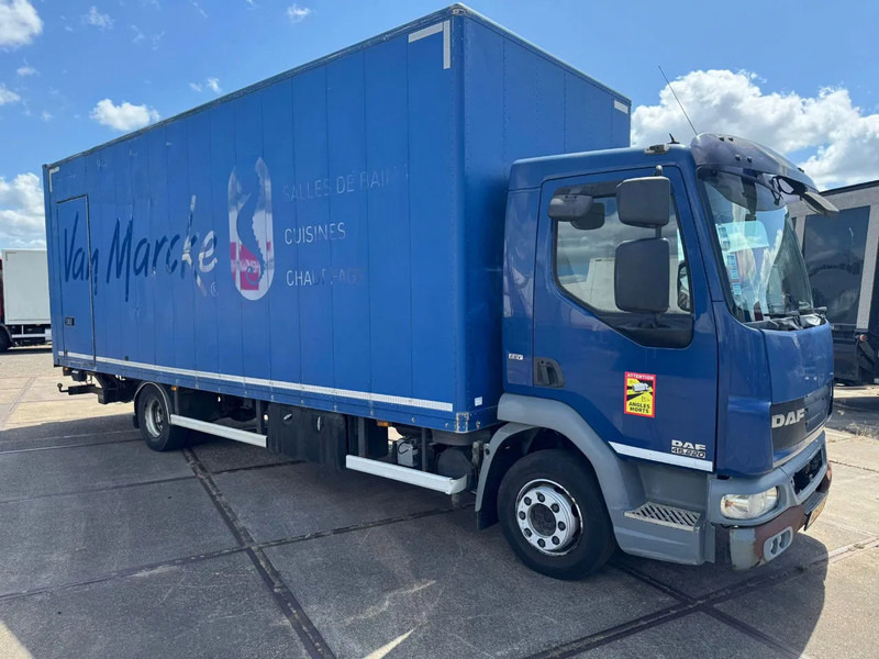 DAF LF 45 .220 - Camión caja cerrada: foto 3 DAF LF 45 .220 - Camión caja cerrada: foto 3