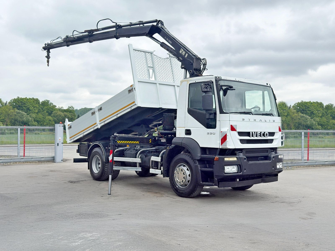Iveco STRALIS 330 *HIAB 144 BS-3 HIDUO* TOPZUSTAND - Camión volquete, Camión grúa: foto 2 Iveco STRALIS 330 *HIAB 144 BS-3 HIDUO* TOPZUSTAND - Camión volquete, Camión grúa: foto 2