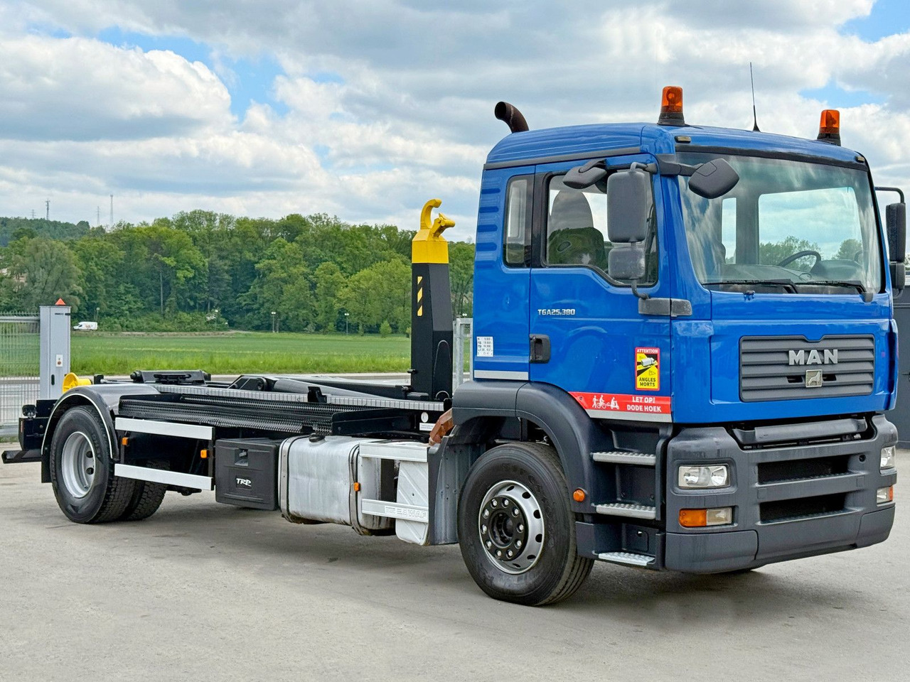 MAN TGA 18.310 Abrollkipper * Top Zustand! MAN TGA 18.310 Abrollkipper * Top Zustand! - Camión multibasculante: foto 3 MAN TGA 18.310 Abrollkipper * Top Zustand! MAN TGA 18.310 Abrollkipper * Top Zustand! - Camión multibasculante: foto 3
