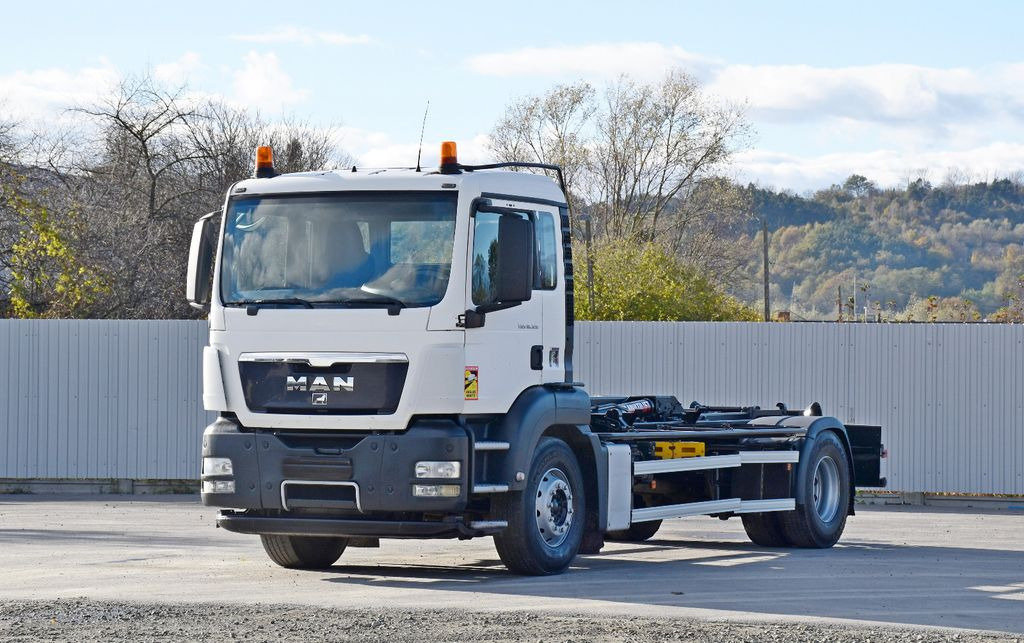 MAN TGS 18.320 Abrollkipper * Top Zustand! MAN TGS 18.320 Abrollkipper * Top Zustand! - Camión multibasculante: foto 1 MAN TGS 18.320 Abrollkipper * Top Zustand! MAN TGS 18.320 Abrollkipper * Top Zustand! - Camión multibasculante: foto 1