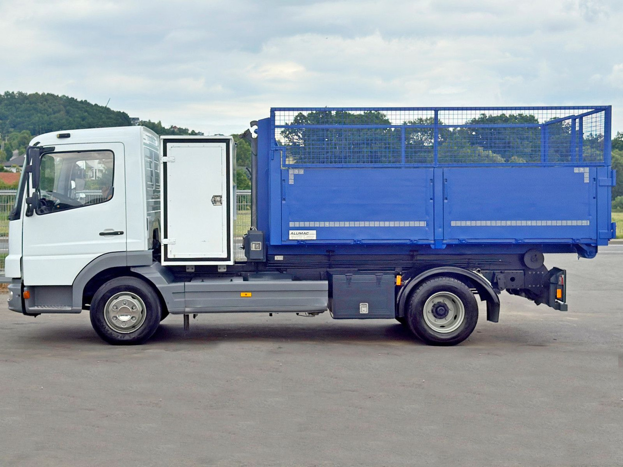 Mercedes-Benz 815 * Abrollkipper + CONTAINER 3,68 m * TOP - Camión multibasculante: foto 5 Mercedes-Benz 815 * Abrollkipper + CONTAINER 3,68 m * TOP - Camión multibasculante: foto 5