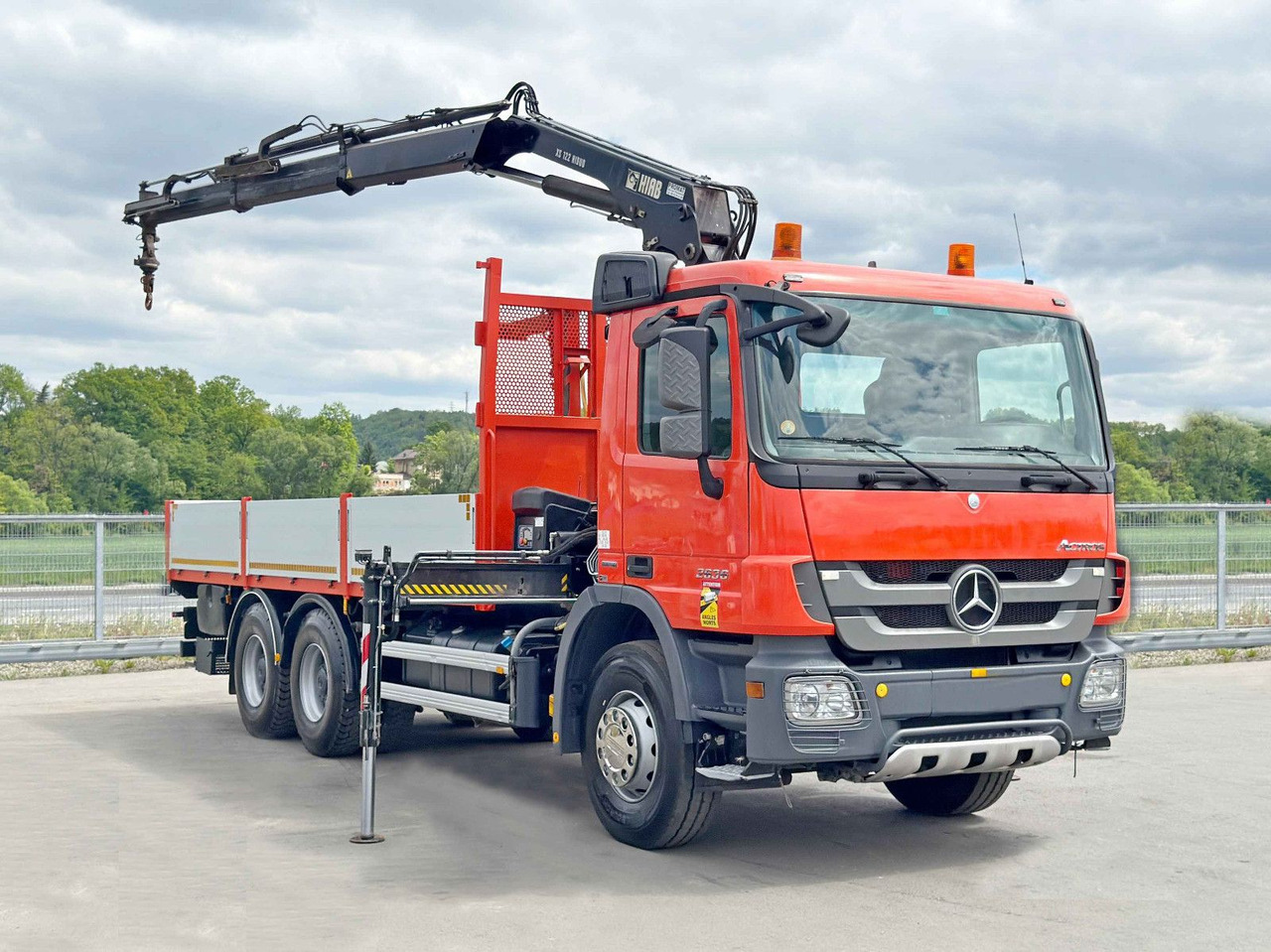 Mercedes-Benz ACTROS 2636*HIAB 122 BS-2 HIDUO + FUNK/6x4 * TOP - Camión grúa: foto 2 Mercedes-Benz ACTROS 2636*HIAB 122 BS-2 HIDUO + FUNK/6x4 * TOP - Camión grúa: foto 2