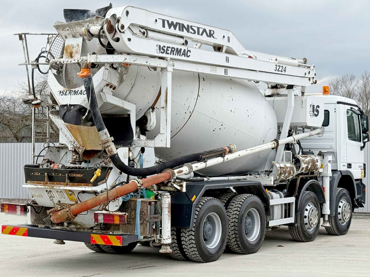 Mercedes-Benz ACTROS 3241 * Betonpumpe 24 m + FUNK / 8x4 - Camión bomba de hormigón: foto 4 Mercedes-Benz ACTROS 3241 * Betonpumpe 24 m + FUNK / 8x4 - Camión bomba de hormigón: foto 4