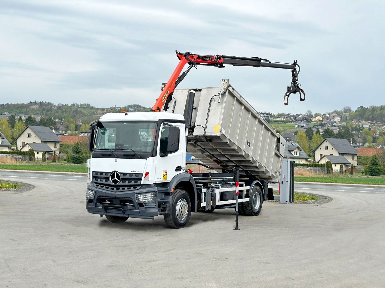 Mercedes-Benz AROCS 1830* KIPPER 5,00m * PK 7.501 SLD A + FUNK - Camión grúa: foto 2 Mercedes-Benz AROCS 1830* KIPPER 5,00m * PK 7.501 SLD A + FUNK - Camión grúa: foto 2