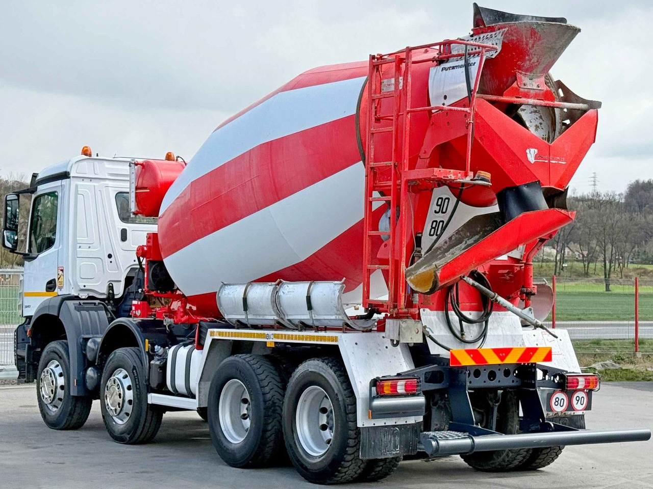 Mercedes-Benz AROCS 3240 * Betonmischer * 8x4 * TOPZUSTAND - Camión hormigonera: foto 4 Mercedes-Benz AROCS 3240 * Betonmischer * 8x4 * TOPZUSTAND - Camión hormigonera: foto 4