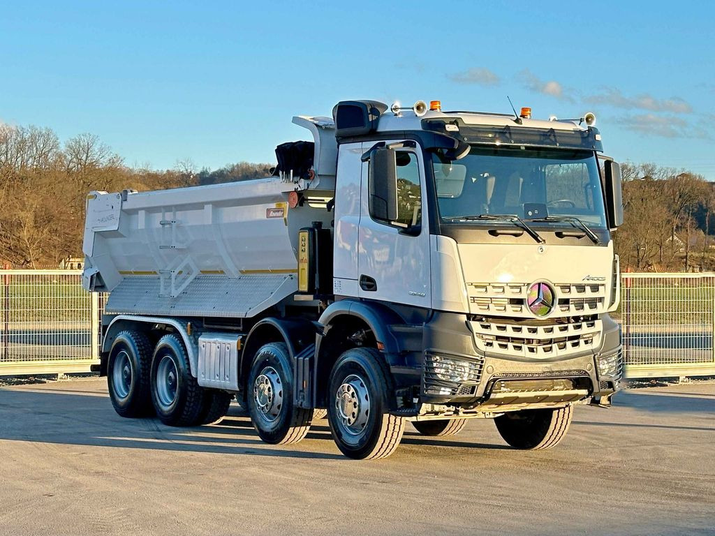 Mercedes-Benz AROCS 3248 * KIPPER * 8x4 * TOPZUSTAND - Camión volquete, Camión grúa: foto 1 Mercedes-Benz AROCS 3248 * KIPPER * 8x4 * TOPZUSTAND - Camión volquete, Camión grúa: foto 1