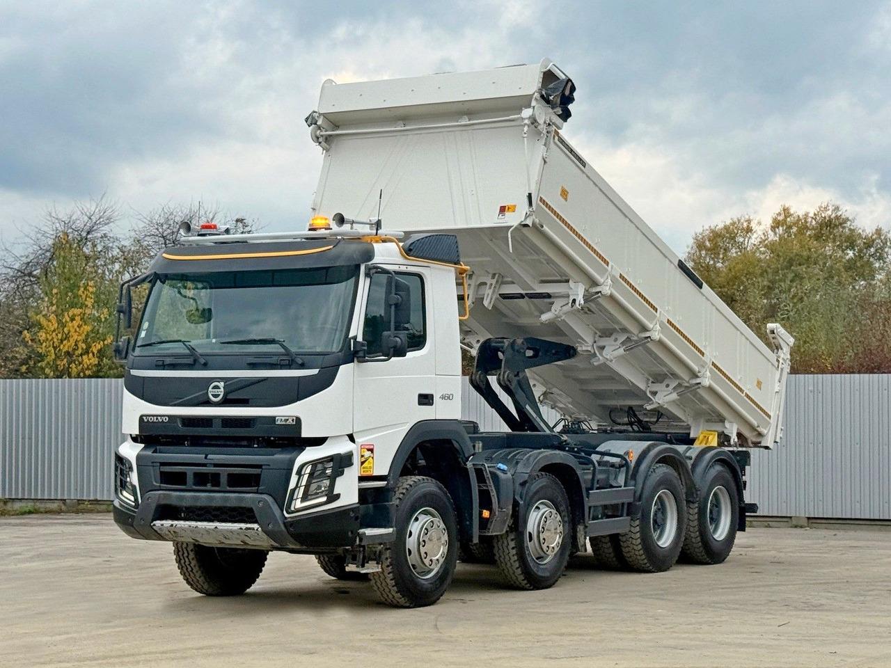 Volvo FMX 460 Kipper * BORDMATIC * 8x4 * TOPZUSTAND - Camión volquete: foto 4 Volvo FMX 460 Kipper * BORDMATIC * 8x4 * TOPZUSTAND - Camión volquete: foto 4