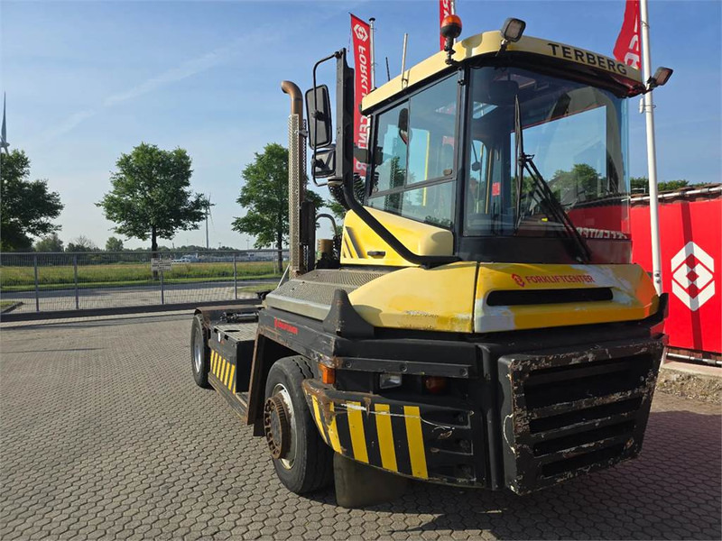 Terberg RT223 4x4 - Tractor industrial: foto 1 Terberg RT223 4x4 - Tractor industrial: foto 1
