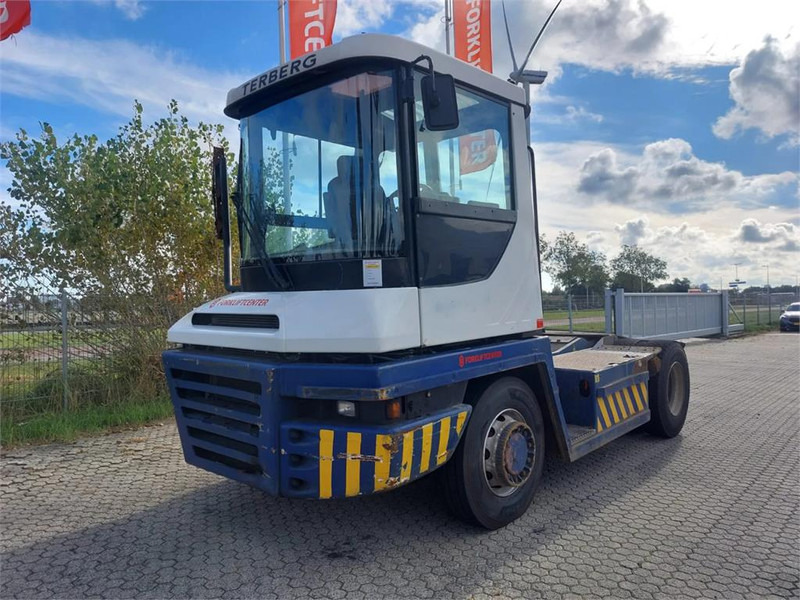 Terberg RT283 4x4 - Tractor industrial: foto 2 Terberg RT283 4x4 - Tractor industrial: foto 2
