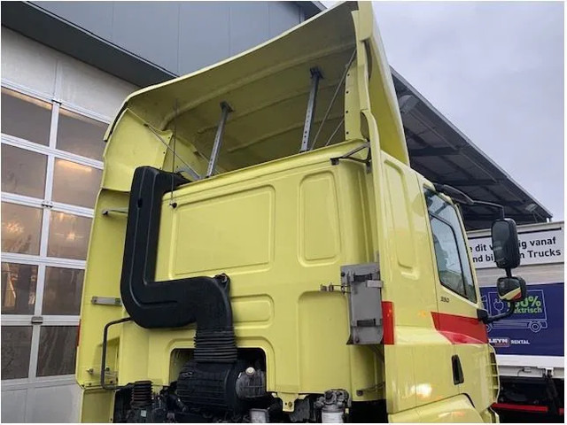 DAF CF Sleeper Cab L2 H1 Euro6 - Cabina e interior para Camión: foto 4 DAF CF Sleeper Cab L2 H1 Euro6 - Cabina e interior para Camión: foto 4