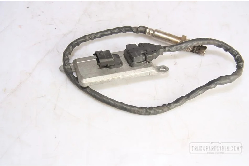 DAF Exhaust System NOx sensor na kat - Sistema de escape para Camión: foto 2 DAF Exhaust System NOx sensor na kat - Sistema de escape para Camión: foto 2