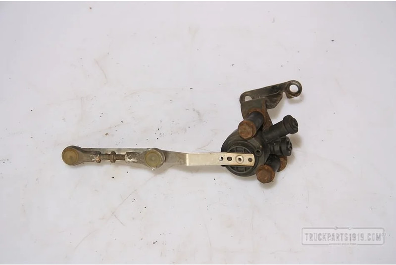 Iveco Body & Chassis Parts Hoogteregelaar Iveco Used - Suspensión de cabina para Camión: foto 1 Iveco Body & Chassis Parts Hoogteregelaar Iveco Used - Suspensión de cabina para Camión: foto 1