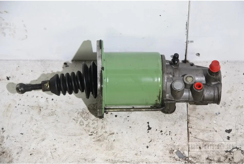 KNORR-BREMSE Gearbox & Clutch Parts Koppelingspomp Iveco Used - Embrague y piezas para Camión: foto 1 KNORR-BREMSE Gearbox & Clutch Parts Koppelingspomp Iveco Used - Embrague y piezas para Camión: foto 1
