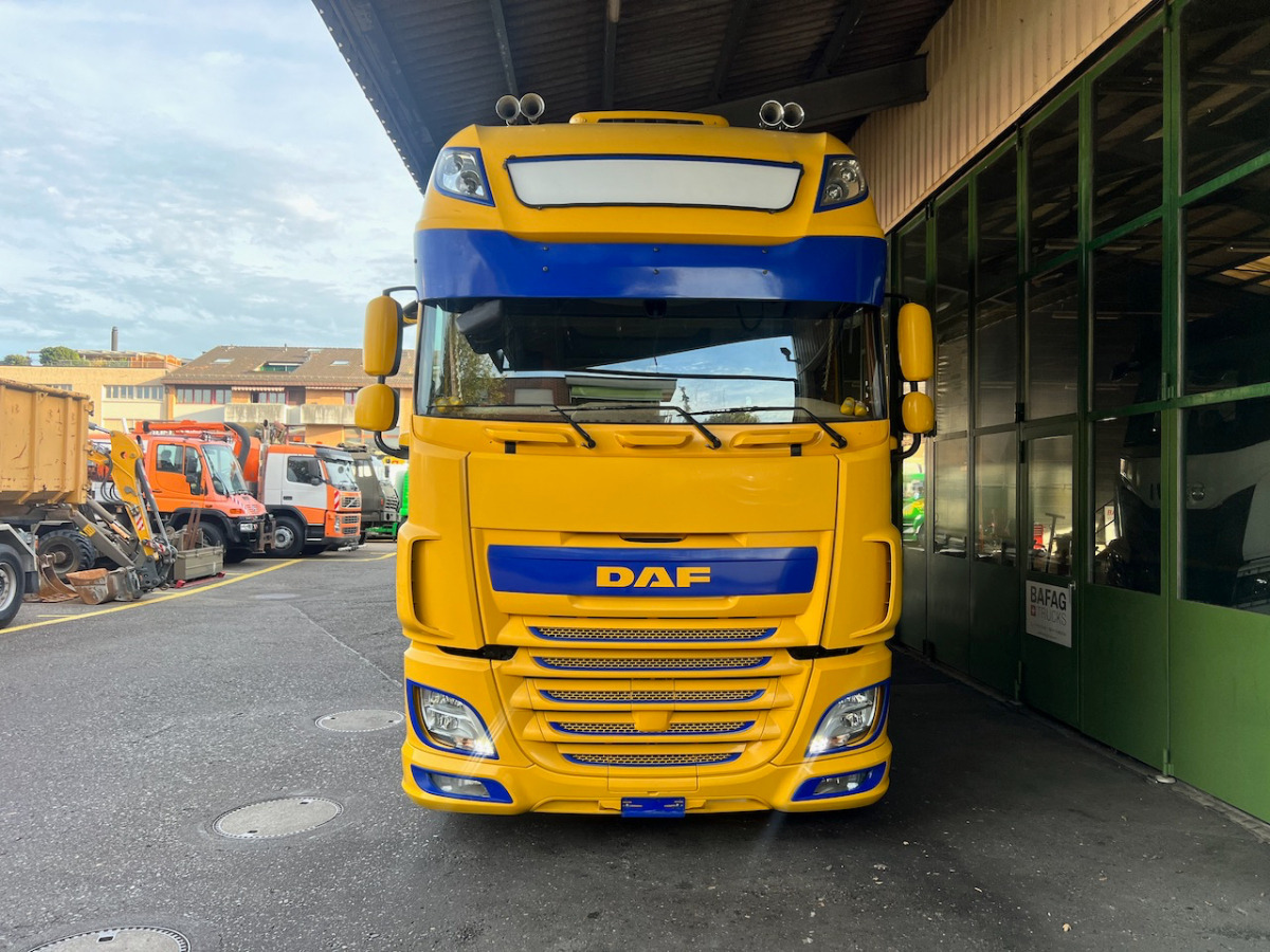 DAF XF 510 Jumbo - Camión lona: foto 2 DAF XF 510 Jumbo - Camión lona: foto 2