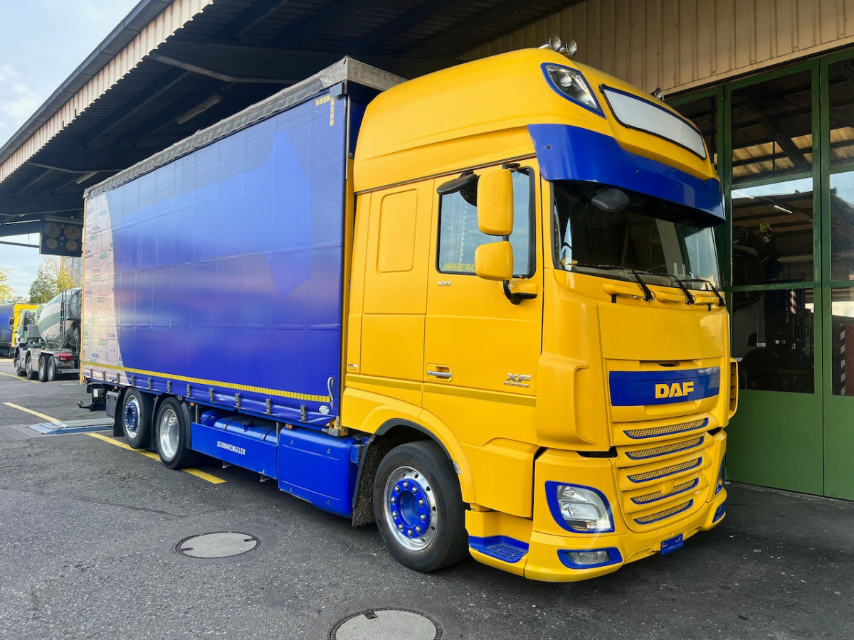 DAF XF 510 Jumbo - Camión lona: foto 1 DAF XF 510 Jumbo - Camión lona: foto 1