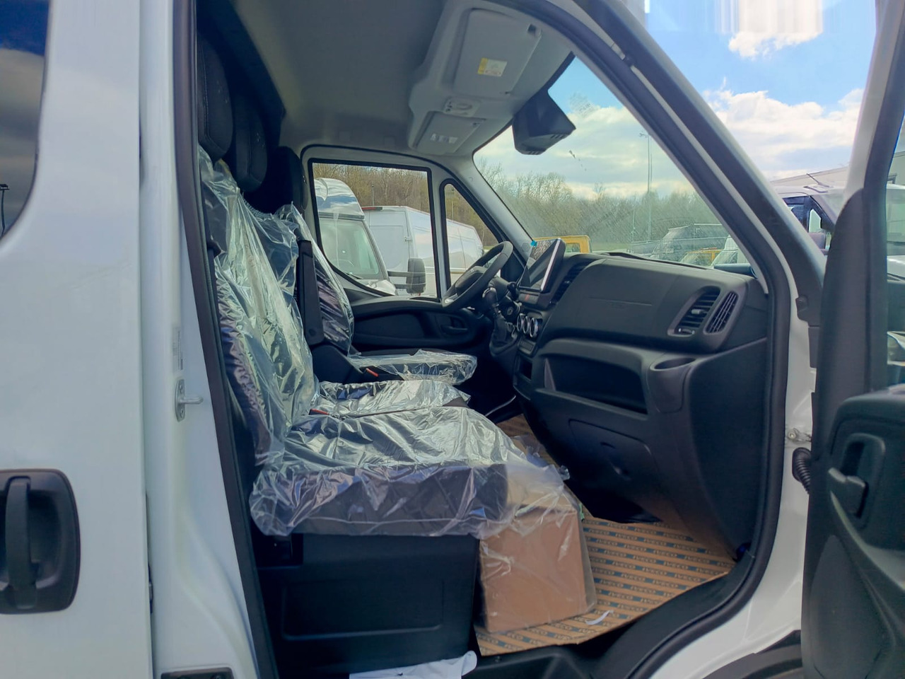 Furgoneta de pasajeros, Furgoneta combi IVECO Daily 35 180 7-Sitzer: foto 7