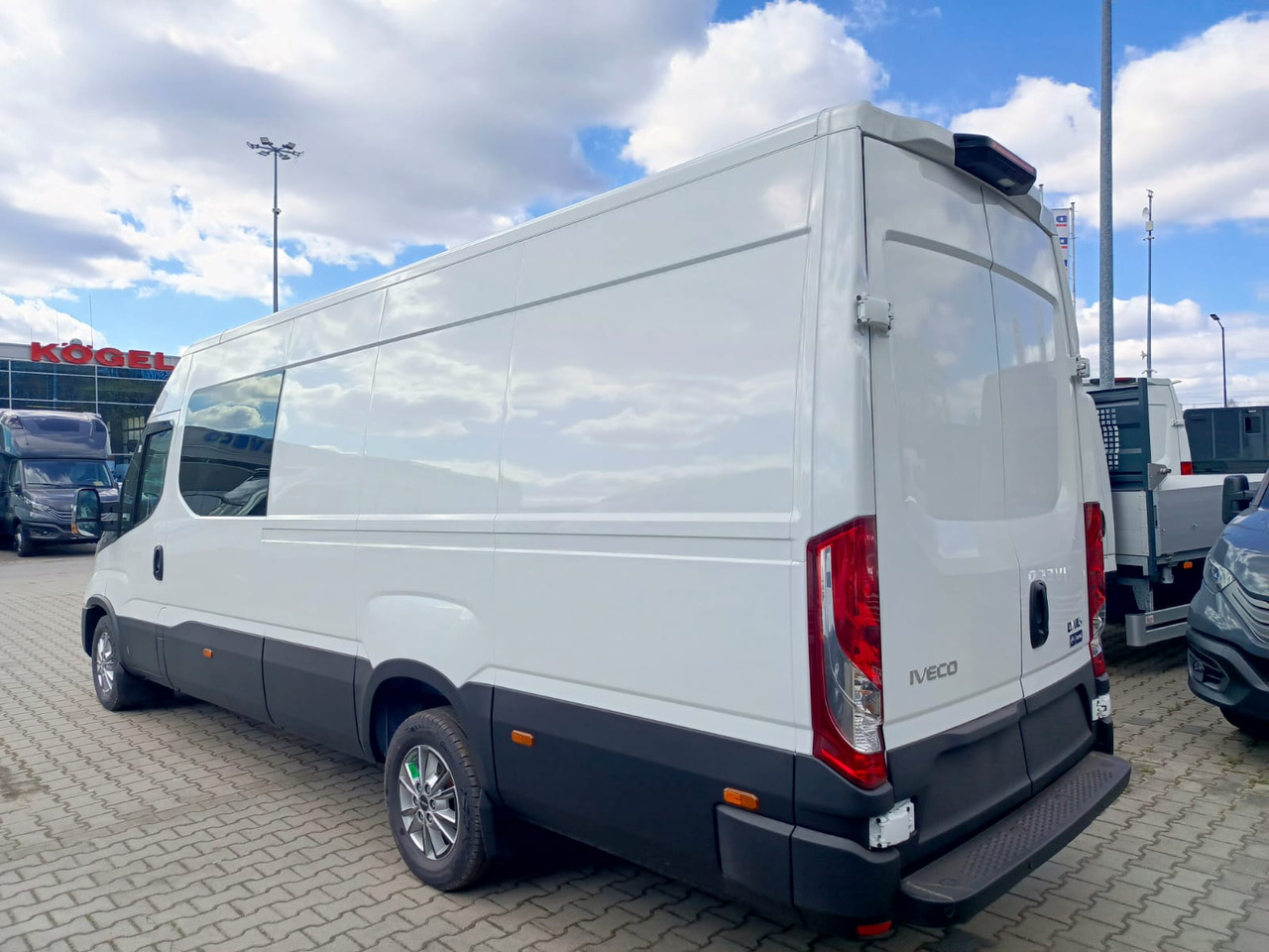 Furgoneta de pasajeros, Furgoneta combi IVECO Daily 35 180 7-Sitzer: foto 6