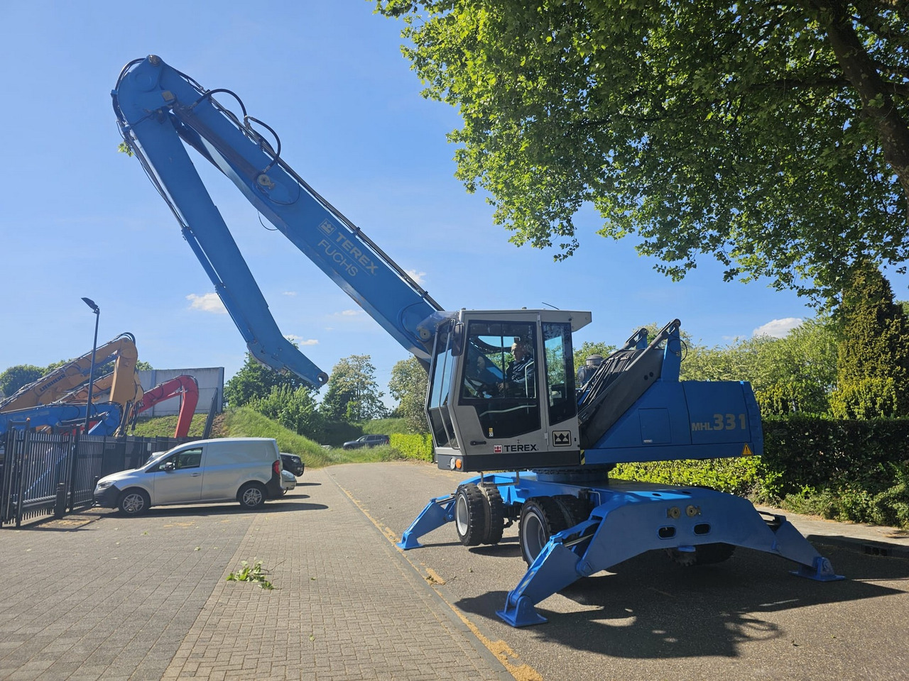 Fuchs MHL 331 Material Handler - Manipulador de materiales: foto 3 Fuchs MHL 331 Material Handler - Manipulador de materiales: foto 3